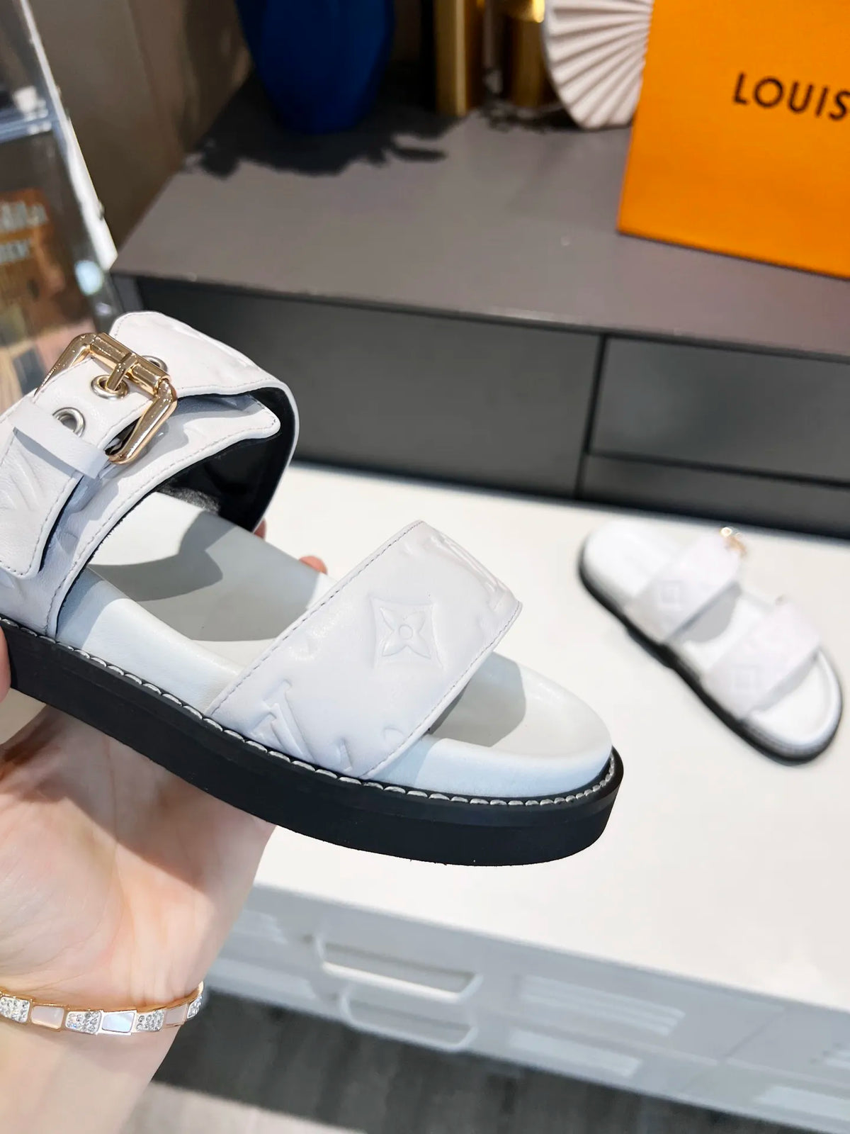 Women's Flat Mule White P73333